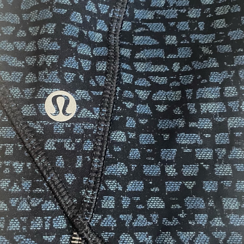 Lulu pants cropped/ worn with love only three times❤️two side cheer pockets